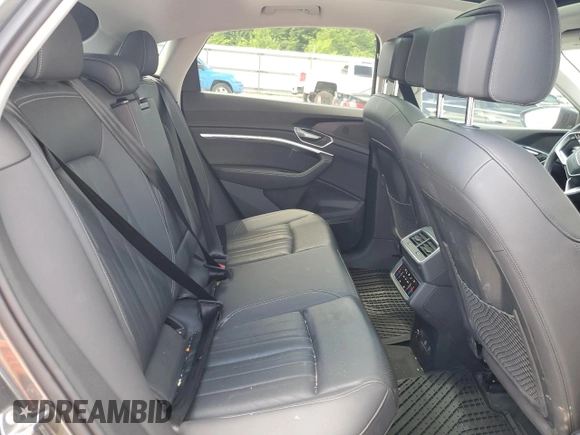 2021 Audi e-tron Sportback S line Premium Plus z VIN WA12AAGE1MB039861, wystawiony jako Copart lot #54864445 z przebiegiem 22 725 mil mil oraz Szkody całkowita. Historia ofert i sprzedaży dostępna na DreamBid. Obrazek 10.