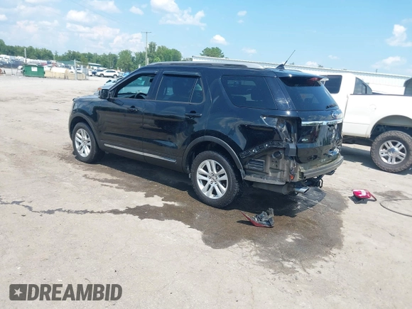 2018 Ford Explorer XLT z VIN 1FM5K8D83JGA64472, wystawiony jako IAAI lot #42617188 z przebiegiem 126 822 mil mil oraz . Historia ofert i sprzedaży dostępna na DreamBid. Obrazek 3.