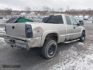 2001 GMC Sierra 1500 with VIN 2GTEK19V211281776, listed as a IAAI auction lot 41427050 with 304,493 mi miles. Bid and sale history available at carsss.com. Image 4.