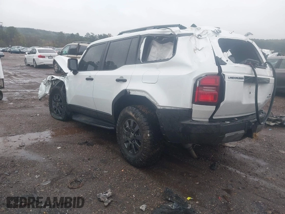 2024 Toyota Land Cruiser z VIN JTEABFAJ9RK004196, wystawiony jako IAAI lot #40875883 z przebiegiem 7 025 mil mil oraz . Historia ofert i sprzedaży dostępna na DreamBid. Obrazek 3.