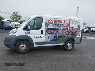 2017 Ram ProMaster Cargo z VIN 3C6TRVNG4HE534781, wystawiony jako IAAI lot #42274362 z przebiegiem 133 686 mil mil oraz . Historia ofert i sprzedaży dostępna na DreamBid. Obrazek 14.
