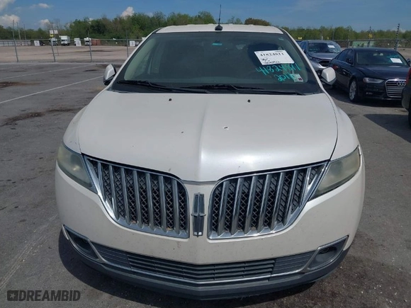 2011 Lincoln MKX with VIN 2LMDJ6JK4BBJ33136, listed as a IAAI auction lot 41824811 with 185,804 mi miles. Bid and sale history available at carsss.com. Image 6.
