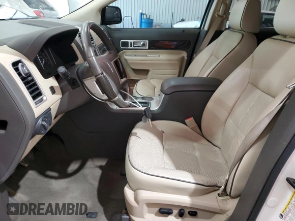 2008 Lincoln MKX z VIN 2LMDU88C68BJ18924, wystawiony jako Copart lot #55181105 z przebiegiem 118 699 mil mil oraz Czysty tytuł • Clean title. Historia ofert i sprzedaży dostępna na DreamBid. Obrazek 7.