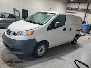 2018 Nissan NV200 S z VIN 3N6CM0KN5JK692371, wystawiony jako Copart lot #56007655 z przebiegiem Nie podano mil oraz Szkoda całkowita • Salvage title. Historia ofert i sprzedaży dostępna na DreamBid. Obrazek 1.