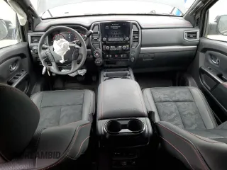 2024 Nissan Titan Pro-4X z VIN 1N6AA1ED9RN108679, wystawiony jako Copart lot #53356715 z przebiegiem 23 038 mil mil oraz Szkoda całkowita • Salvage title. Historia ofert i sprzedaży dostępna na DreamBid. Obrazek 8.