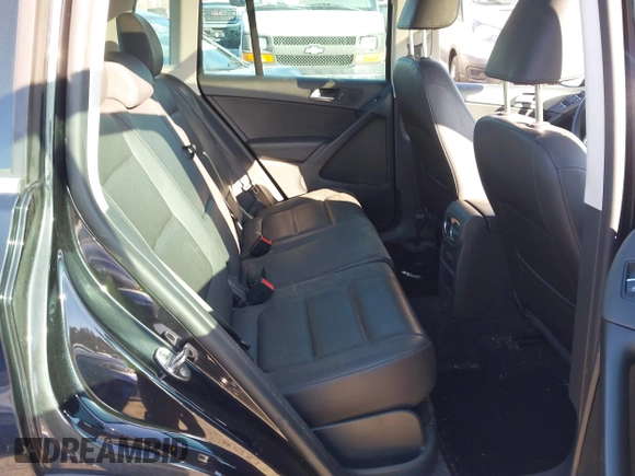 2016 Volkswagen Tiguan S z VIN WVGBV7AX9GW615535, wystawiony jako IAAI lot #41773789 z przebiegiem 137 617 mil mil oraz . Historia ofert i sprzedaży dostępna na DreamBid. Obrazek 8.