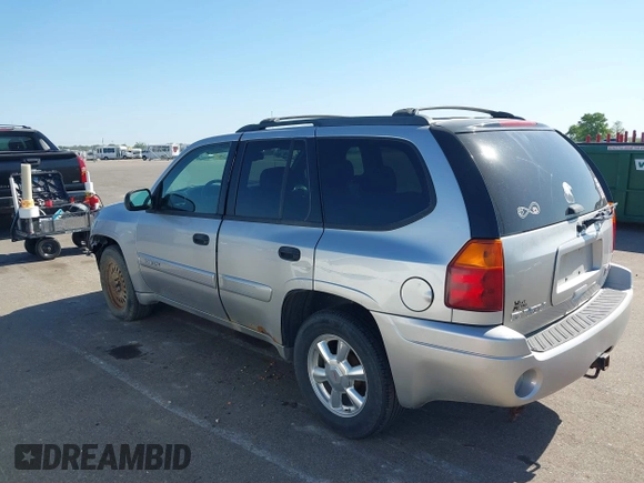 2004 GMC Envoy SLT z VIN 1GKDT13S642449872, wystawiony jako IAAI lot #42236157 z przebiegiem 205 194 mil mil oraz . Historia ofert i sprzedaży dostępna na DreamBid. Obrazek 3.