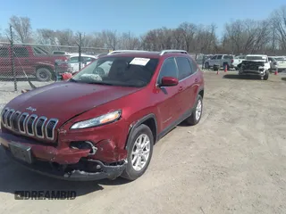 2014 Jeep Cherokee Latitude with VIN 1C4PJMCS7EW229179, listed as a IAAI auction lot 41793922 with 137,042 mi miles. Bid and sale history available at carsss.com. Image 17.