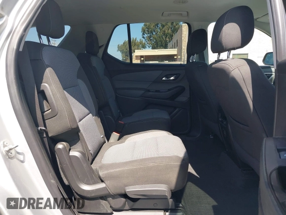 2018 Chevrolet Traverse LT Cloth with VIN 1GNEVGKW6JJ260309, listed as a IAAI auction lot 42063720 with 114,855 mi miles. Bid and sale history available at carsss.com. Image 8.