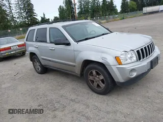 2007 Jeep Grand Cherokee Laredo z VIN 1J8GR48K97C523889, wystawiony jako IAAI lot #42316835 z przebiegiem 140 145 mil mil oraz . Historia ofert i sprzedaży dostępna na DreamBid. Obrazek 1.