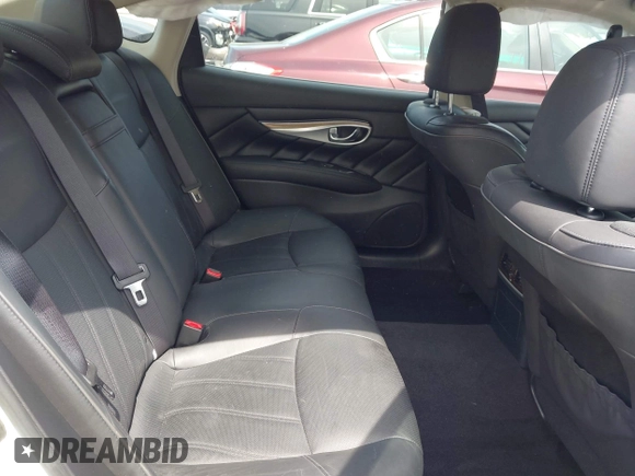 2018 Infiniti Q70 Luxe z VIN JN1BY1PP7JM330399, wystawiony jako IAAI lot #42028103 z przebiegiem 95 527 mil mil oraz . Historia ofert i sprzedaży dostępna na DreamBid. Obrazek 8.