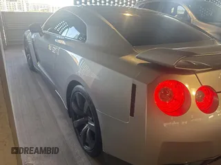 2009 Nissan GT-R Premium z VIN JN1AR54F89M252013, wystawiony jako Copart lot #82469654 z przebiegiem 66 337 mil mil oraz Szkoda całkowita • Salvage title. Historia ofert i sprzedaży dostępna na DreamBid. Obrazek 3.