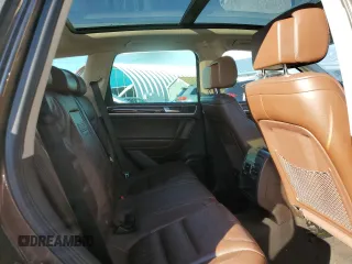 2013 Volkswagen Touareg Sport с VIN WVGEP9BP5DD003924, выставлен на аукционе Copart как лот 83310484 с пробегом Не указан миль и Списание • Salvage title. История ставок и продаж доступна на DreamBid. Изображение 11.
