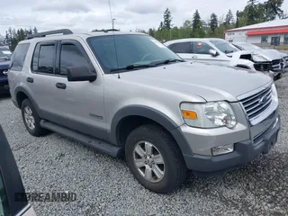 2006 Ford Explorer XLT z VIN 1FMEU73E26UB67225, wystawiony jako IAAI lot #42291341 z przebiegiem 134 682 mil mil oraz . Historia ofert i sprzedaży dostępna na DreamBid. Obrazek 1.