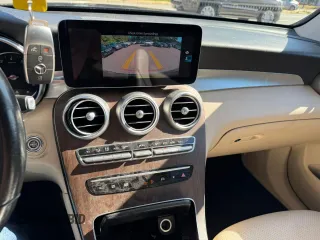 2020 Mercedes-Benz GLC 300 z VIN WDC0G8DB6LF673683, wystawiony jako Copart lot #65841355 z przebiegiem 86 329 mil mil oraz Czysty tytuł • Clean title. Historia ofert i sprzedaży dostępna na DreamBid. Obrazek 10.