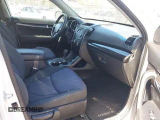 2011 Kia Sorento LX with VIN 5XYKT4A16BG149301, listed as a IAAI auction lot 41857018 with 169,963 mi miles. Bid and sale history available at carsss.com. Image 5.