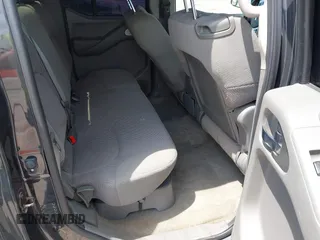 2014 Nissan Frontier SV z VIN 1N6AD0ER9EN751010, wystawiony jako IAAI lot #42326309 z przebiegiem 199 871 mil mil oraz . Historia ofert i sprzedaży dostępna na DreamBid. Obrazek 8.