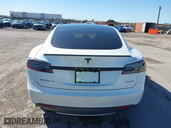 2015 Tesla Model S 85D with VIN 5YJSA1H48FF082038, listed as a IAAI auction lot 41712242 with 58,297 mi miles. Bid and sale history available at carsss.com. Image 16.