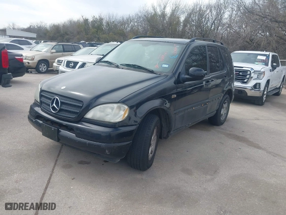 2001 Mercedes-Benz M-Class with VIN 4JGAB54E01A286893, listed as a IAAI auction lot 41799772 with 124,911 mi miles. Bid and sale history available at carsss.com. Image 2.