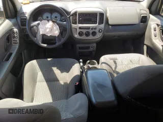 2004 Ford Escape XLT with VIN 1FMYU03114KB10993, listed as a Copart auction lot 62816725 with 192,860 mi miles and Non repairable. Bid and sale history available at DreamBid. Image 8.