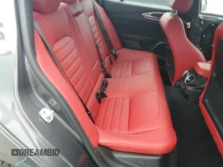 2023 Alfa Romeo Giulia Veloce z VIN ZARFAMBN6P7676600, wystawiony jako Copart lot #54583925 z przebiegiem 14 910 mil mil oraz Szkody całkowita. Historia ofert i sprzedaży dostępna na DreamBid. Obrazek 10.