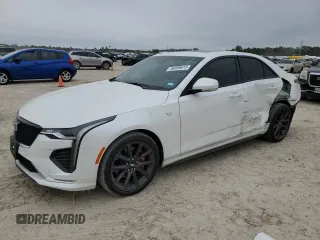 2024 Cadillac CT4 Sport z VIN 1G6DC5RK4R0127943, wystawiony jako Copart lot #46459615 z przebiegiem 9713 mil mil oraz Szkody całkowita. Historia ofert i sprzedaży dostępna na DreamBid. Obrazek 1.