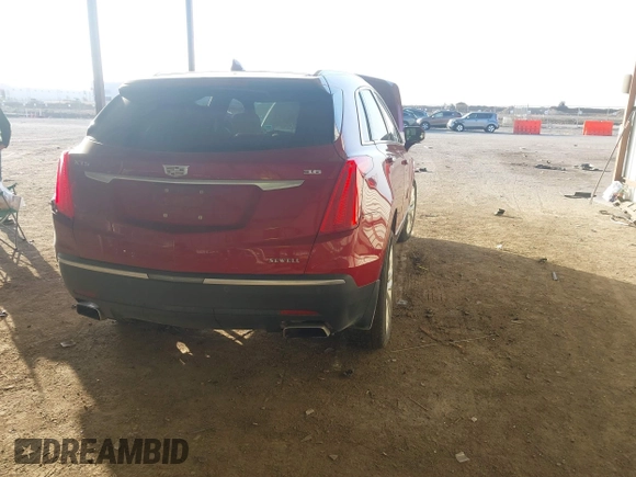 2019 Cadillac XT5 Premium Luxury FWD z VIN 1GYKNERS0KZ157287, wystawiony jako IAAI lot #41106524 z przebiegiem 131 464 mil mil oraz . Historia ofert i sprzedaży dostępna na DreamBid. Obrazek 4.