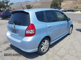 2008 Honda Fit Sport z VIN JHMGD38658S074350, wystawiony jako IAAI lot #42421346 z przebiegiem 151 077 mil mil oraz . Historia ofert i sprzedaży dostępna na DreamBid. Obrazek 4.