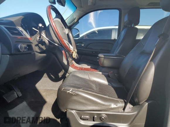 2007 Cadillac Escalade ESV с VIN 1GYFK66857R397953, выставлен на аукционе Copart как лот 51764025 с пробегом 174 291 миль миль и Списание • Salvage title. История ставок и продаж доступна на DreamBid. Изображение 7.