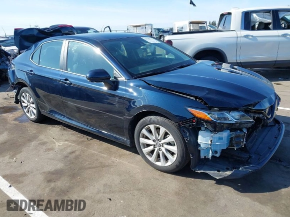 2020 Toyota Camry LE with VIN 4T1L11AKXLU999381, listed as a IAAI auction lot 41782771 with 58,526 mi miles. Bid and sale history available at carsss.com. Image 1.