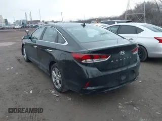 2018 Hyundai Sonata Limited with VIN 5NPE34AF8JH610692, listed as a IAAI auction lot 41503265 with 137,599 mi miles. Bid and sale history available at carsss.com. Image 3.