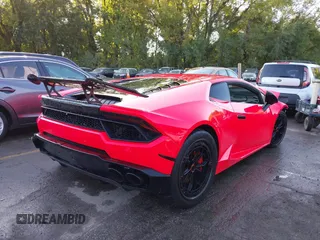 2017 Lamborghini Huracan z VIN ZHWUC2ZF9HLA07464, wystawiony jako IAAI lot #40491332 z przebiegiem 15 069 mil mil oraz . Historia ofert i sprzedaży dostępna na DreamBid. Obrazek 4.
