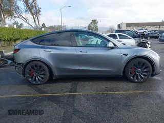 2024 Tesla Model Y Performance z VIN 7SAYGDEF5RA322392, wystawiony jako IAAI lot #41939339 z przebiegiem 20 808 mil mil oraz . Historia ofert i sprzedaży dostępna na DreamBid. Obrazek 14.