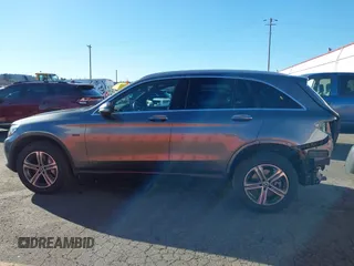 2019 Mercedes-Benz GLC 350e z VIN WDC0G5EB7KF619675, wystawiony jako IAAI lot #41549918 z przebiegiem 51 596 mil mil oraz . Historia ofert i sprzedaży dostępna na DreamBid. Obrazek 15.