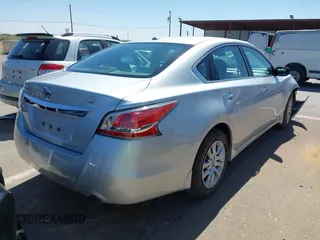 2015 Nissan Altima 2.5 z VIN 1N4AL3AP0FN345314, wystawiony jako IAAI lot #42143123 z przebiegiem 101 898 mil mil oraz . Historia ofert i sprzedaży dostępna na DreamBid. Obrazek 4.