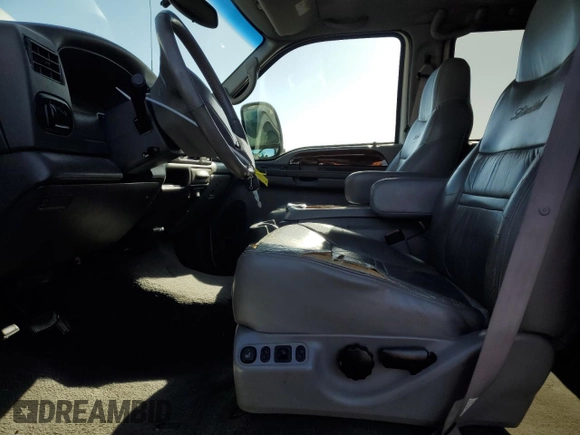 2000 Ford Excursion Limited with VIN 1FMNU43S5YEE00578, listed as a Copart auction lot 51842985 with 174,089 mi miles and Clean title. Bid and sale history available at DreamBid. Image 7.