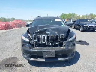 2017 Jeep Cherokee Latitude z VIN 1C4PJLCB1HW596240, wystawiony jako IAAI lot #42092862 z przebiegiem 105 087 mil mil oraz . Historia ofert i sprzedaży dostępna na DreamBid. Obrazek 12.