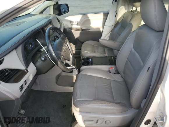 2015 Toyota Sienna XLE z VIN 5TDYK3DC2FS554374, wystawiony jako Copart lot #49789715 z przebiegiem 225 526 mil mil oraz Szkoda całkowita • Salvage title. Historia ofert i sprzedaży dostępna na DreamBid. Obrazek 7.