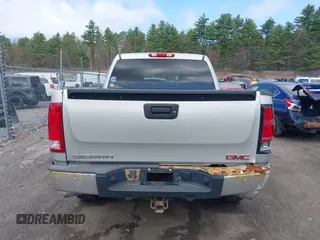 2008 GMC Sierra Denali z VIN 2GTEK638X81159807, wystawiony jako IAAI lot #42075788 z przebiegiem 143 393 mil mil oraz . Historia ofert i sprzedaży dostępna na DreamBid. Obrazek 16.