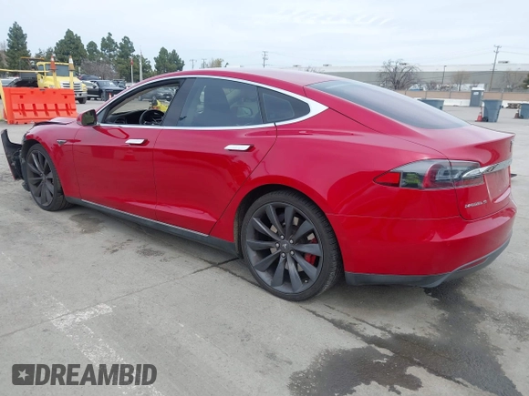 2015 Tesla Model S 85D with VIN 5YJSA1H42FF086599, listed as a IAAI auction lot 41832223 with 67,671 mi miles. Bid and sale history available at carsss.com. Image 3.
