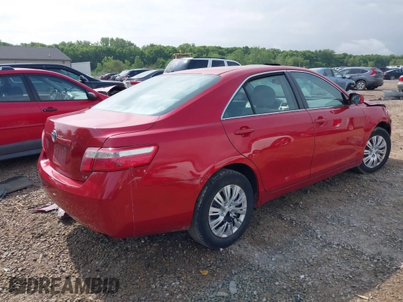 2007 Toyota Camry CE z VIN 4T1BE46K17U047708, wystawiony jako IAAI lot #42377168 z przebiegiem 177 695 mil mil oraz . Historia ofert i sprzedaży dostępna na DreamBid. Obrazek 4.