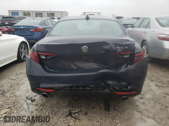 2019 Alfa Romeo Giulia Sport with VIN ZARFAMAN9K7599991, listed as a Copart auction lot 39895253 with 27,976 mi miles. Bid and sale history available at carsss.com. Image 6.