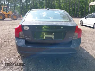 2010 Volvo S40 с VIN YV1390MS9A2490226, выставлен на аукционе IAAI как лот 42234235 с пробегом 111 765 миль миль и . История ставок и продаж доступна на DreamBid. Изображение 15.
