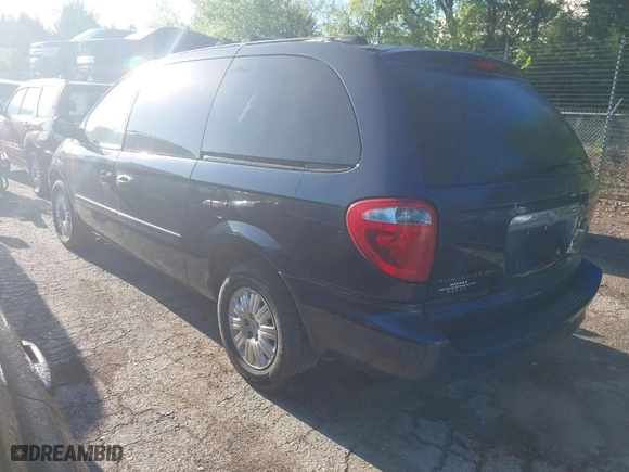 2005 Chrysler Town & Country LX with VIN 2C4GP44R75R483350, listed as a IAAI auction lot 42048867 with 232,293 mi miles. Bid and sale history available at carsss.com. Image 3.