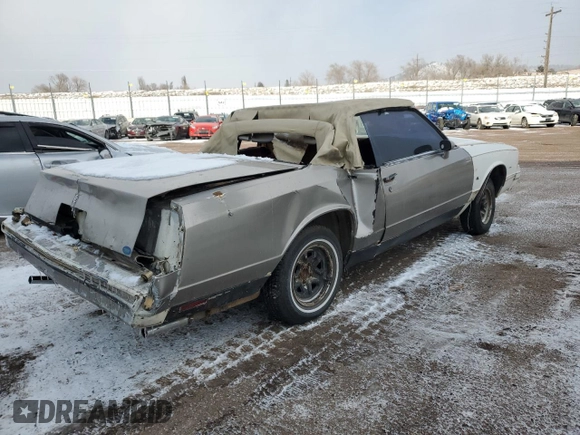 1983 Chevrolet Monte Carlo z VIN 1G1AZ37H5DR175751, wystawiony jako Copart lot #45337105 z przebiegiem 360 000 mil mil oraz Szkody całkowita. Historia ofert i sprzedaży dostępna na DreamBid. Obrazek 3.