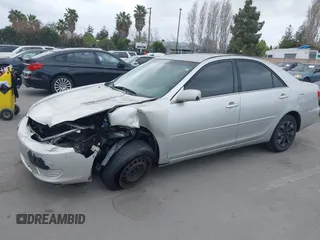 2005 Toyota Camry STD z VIN 4T1BE32K95U610596, wystawiony jako IAAI lot #41908876 z przebiegiem 249 640 mil mil oraz . Historia ofert i sprzedaży dostępna na DreamBid. Obrazek 2.