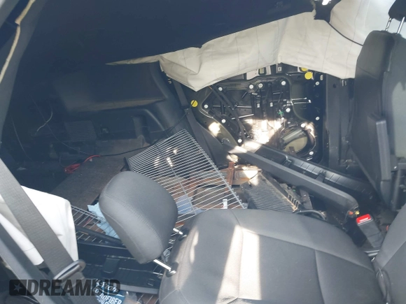 2021 Ford Police Interceptor Utility z VIN 1FM5K8AB8MGB61624, wystawiony jako IAAI lot #42162652 z przebiegiem 100 231 mil mil oraz . Historia ofert i sprzedaży dostępna na DreamBid. Obrazek 8.
