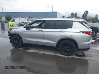 2022 Mitsubishi Outlander SE z VIN JA4J3UA87NZ059213, wystawiony jako IAAI lot #41723525 z przebiegiem 41 610 mil mil oraz . Historia ofert i sprzedaży dostępna na DreamBid. Obrazek 15.