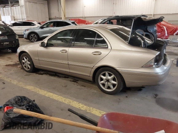 2003 Mercedes-Benz C 240 с VIN WDBRF81J13F426419, выставлен на аукционе IAAI как лот 41522789 с пробегом 107 402 миль миль и . История ставок и продаж доступна на DreamBid. Изображение 3.