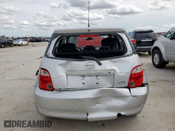 2006 Scion xA z VIN JTKKT624465008142, wystawiony jako Copart lot #55960525 z przebiegiem 80 650 mil mil oraz Szkoda całkowita • Salvage title. Historia ofert i sprzedaży dostępna na DreamBid. Obrazek 6.